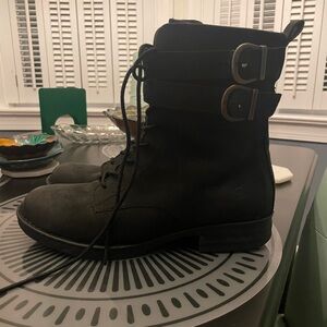 Women’s Born Boots Leather Size 9M like new